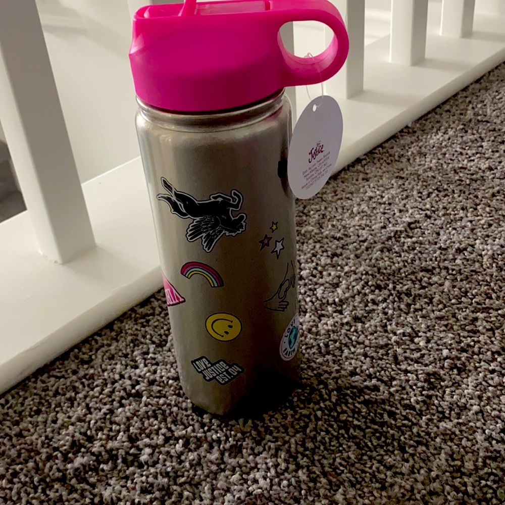 Selling a new water bottle